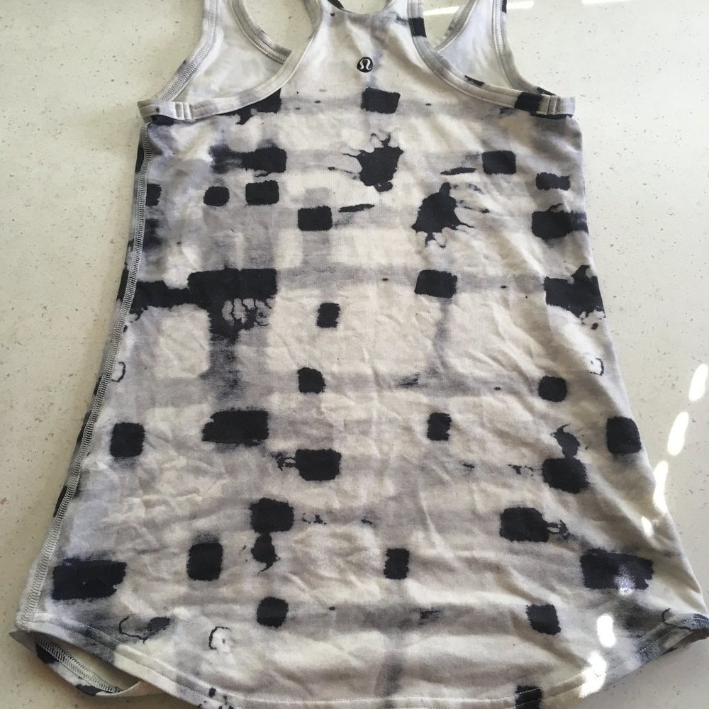 Lululemon Yoga Top Black and White Size 6